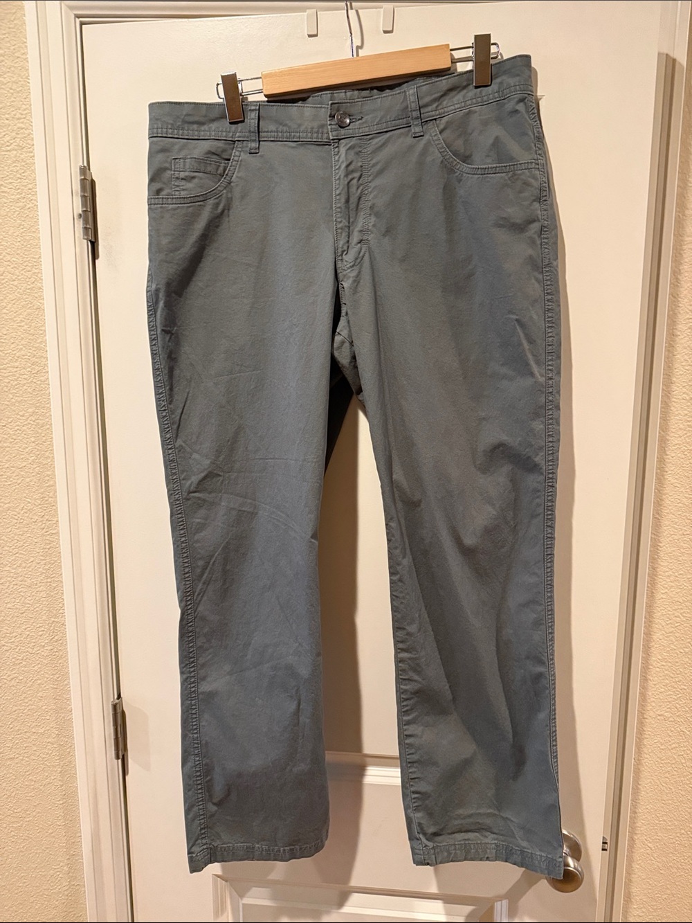 Columbia Men's Chinos in Olive Green/Grey size 36 30
